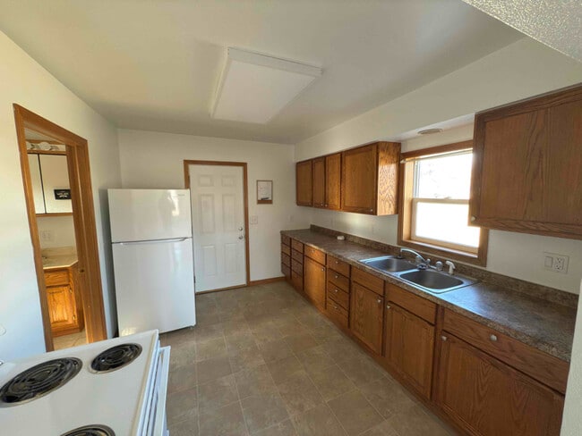 Building Photo - 215 1st St NW