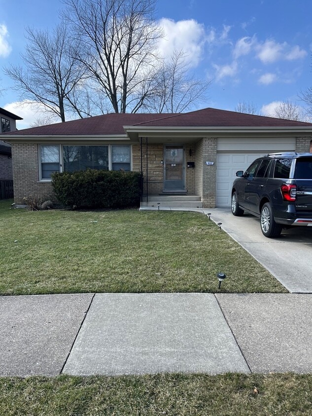 9222 N Kildare Ave, Skokie, IL 60076 House Rental in Skokie, IL