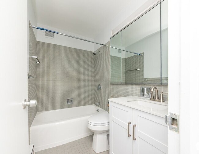 Foto del edificio - 3600 N Lake Shore Dr