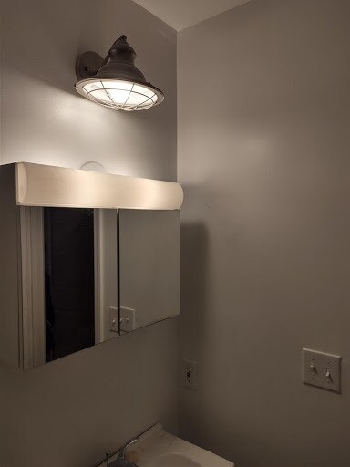 Baño completamente renovado - 1819 Wells Station Rd