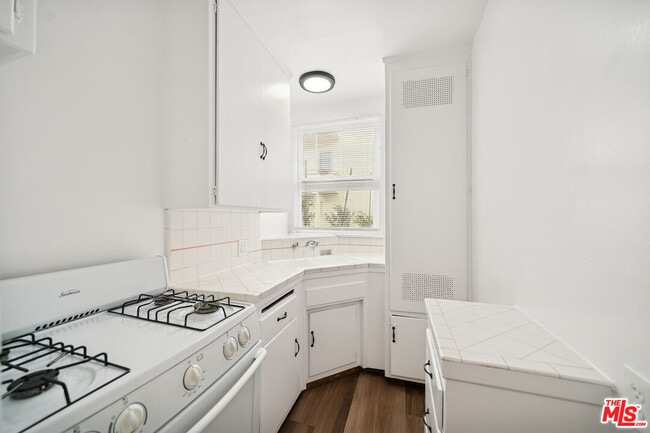 Building Photo - 4010 Los Feliz Blvd