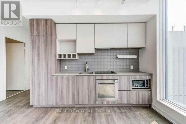 Photo du bâtiment - 898 Portage Pkwy