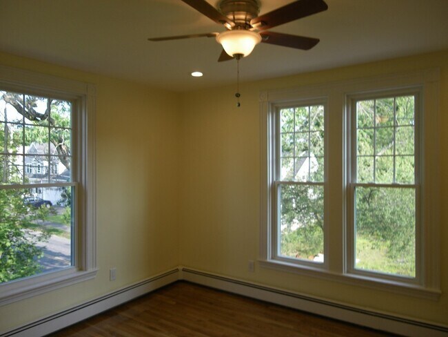 Building Photo - 63 Oak St