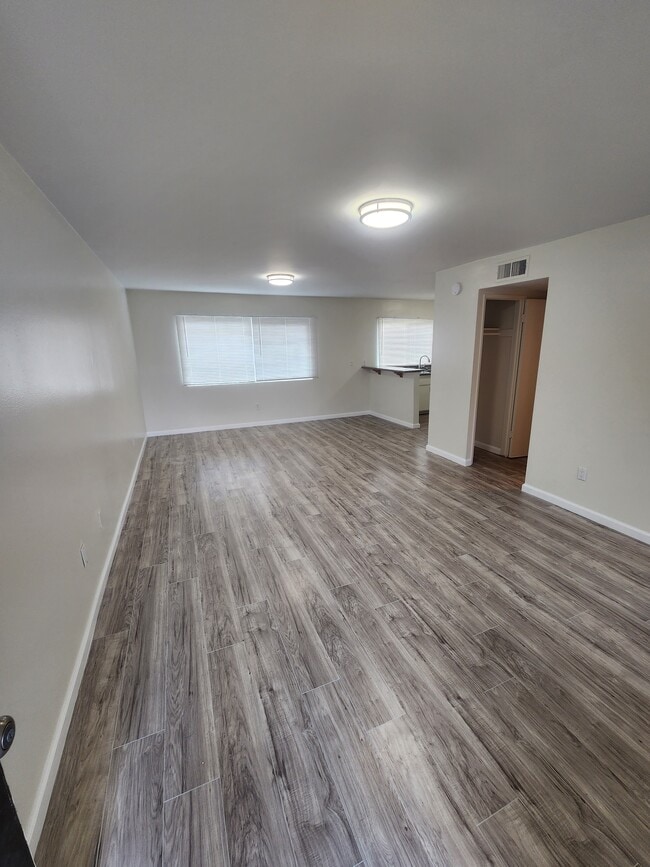 Building Photo - 820 N Kathleen Ln