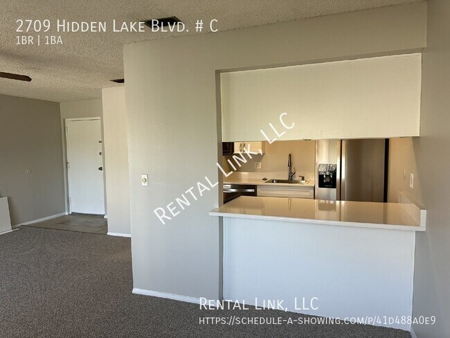 Building Photo - Experience Sarasota in Style: Newly Renova...