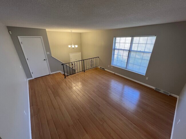 Foto del edificio - 5817 Farley Ave