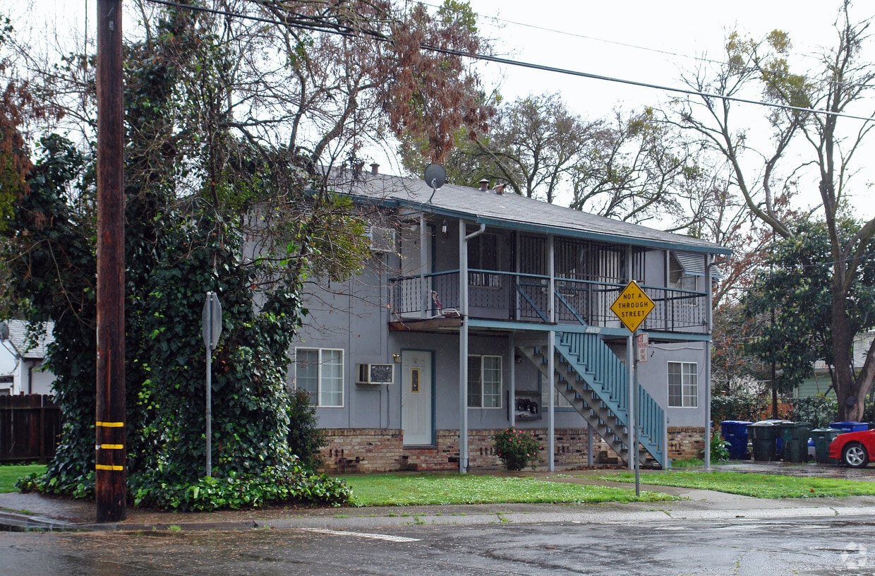 Building Photo - 2701 San Fernando Way