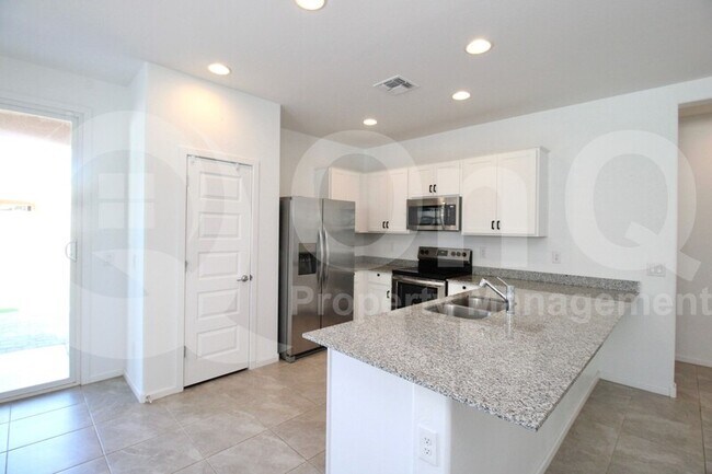 Foto del edificio - 12272 E Wallflower Ln