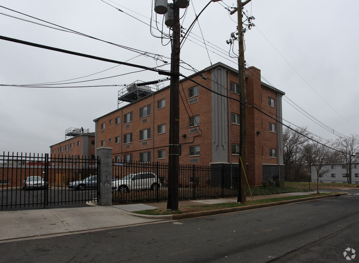Building Photo - Bedford Falls