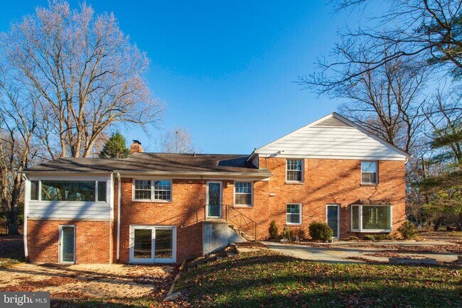 Building Photo - 10520 S Glen Rd