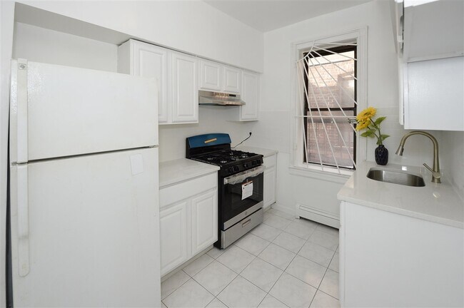 Building Photo - 258 Clendenny Ave