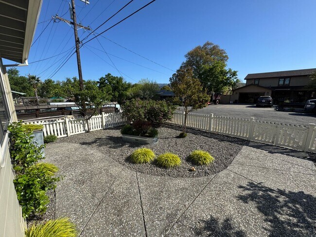 Building Photo - Beautiful Home on a quiet street
