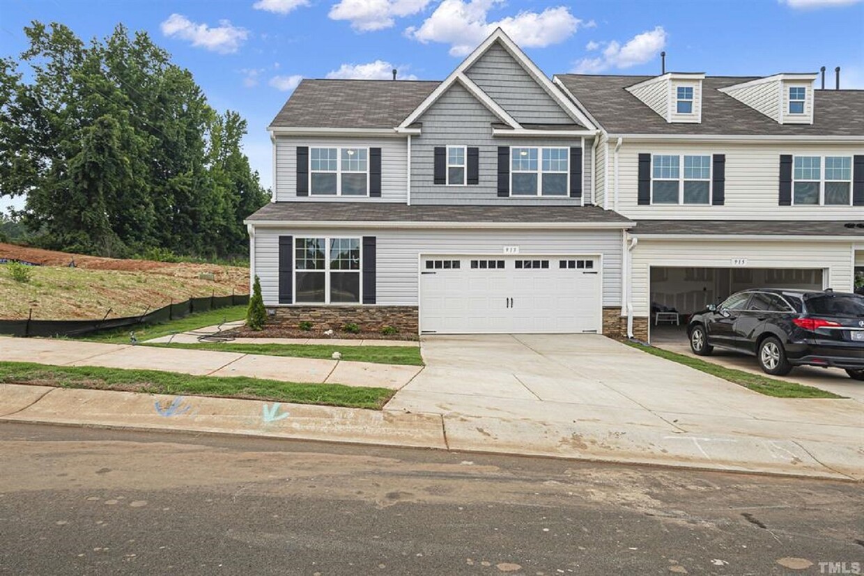 Primary Photo - 913 Hillman Ln