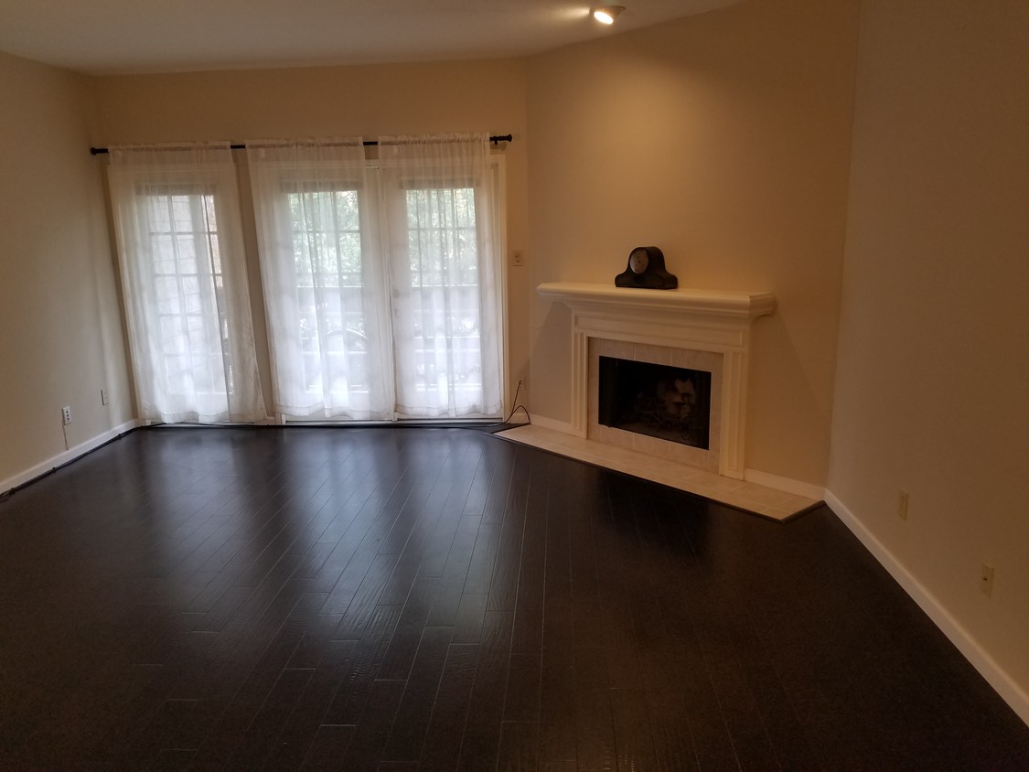 Living Room - 9801 Royal Ln