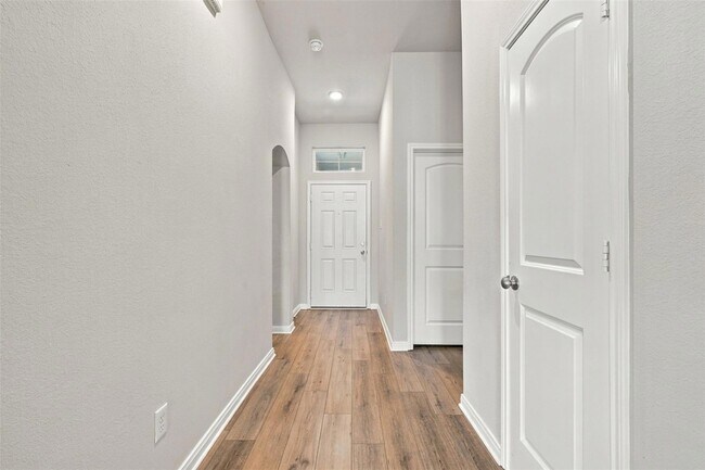 Foto del edificio - 808 Fallbrook Dr