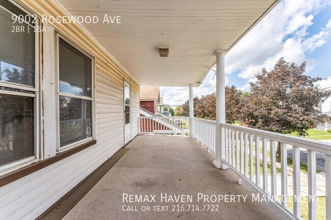 Foto del edificio - 9002 Rosewood Ave Up Cleveland  - Spacious...