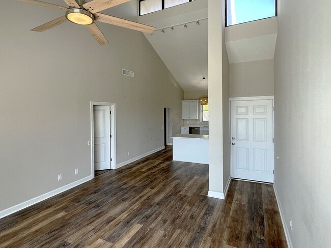 Foto del edificio - 415 Laurel Cove Way