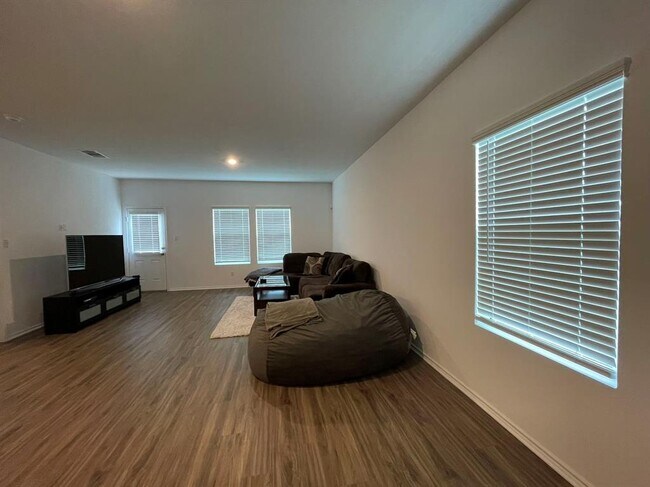 Building Photo - 613 Blanco Vista