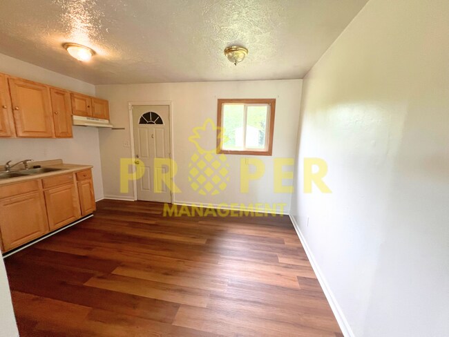 Building Photo - 3 bedrooms 1 bathrooms house for rent