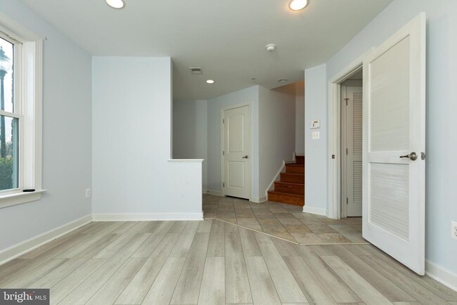 Building Photo - 336 Grand St