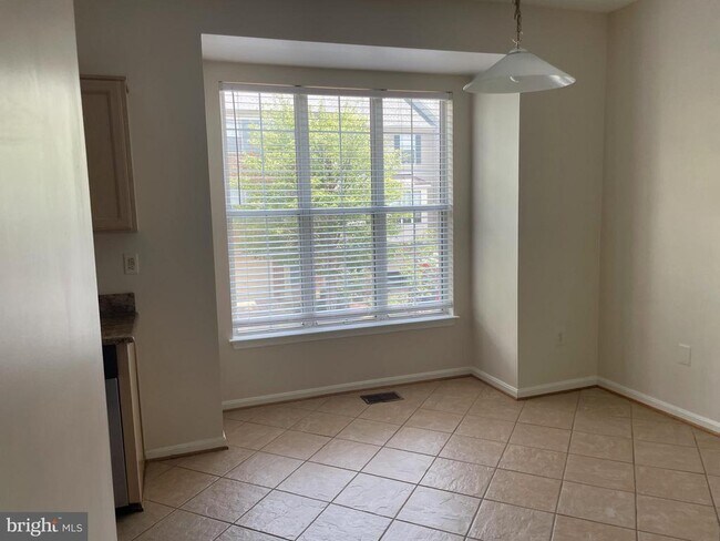 Building Photo - 2463 Clover Field Cir