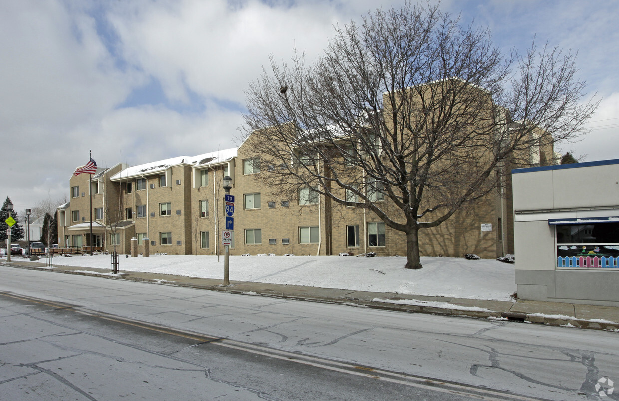 Building Photo - Fountains of West Allis