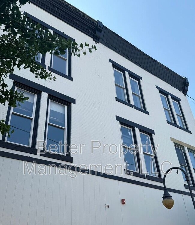 Building Photo - 112 N High St