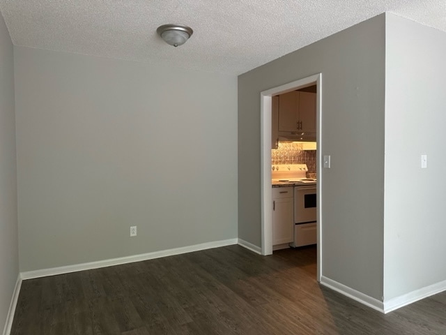 Building Photo - 1100 Crescent Dr