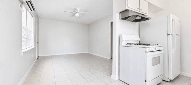 Building Photo - 7818 Oak Knoll Ln
