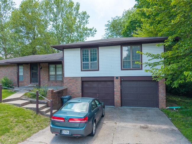 Building Photo - 4246 Santa Anna Dr