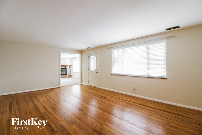 Building Photo - 107 Castanea Dr