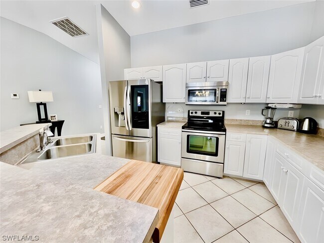 Building Photo - 4635 Palm Tree Blvd