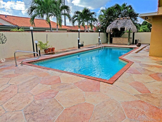 Foto del edificio - 9010 SW 11th St
