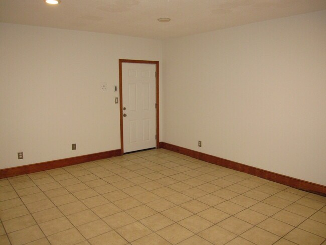 Foto del edificio - 75 Nicholas Rd