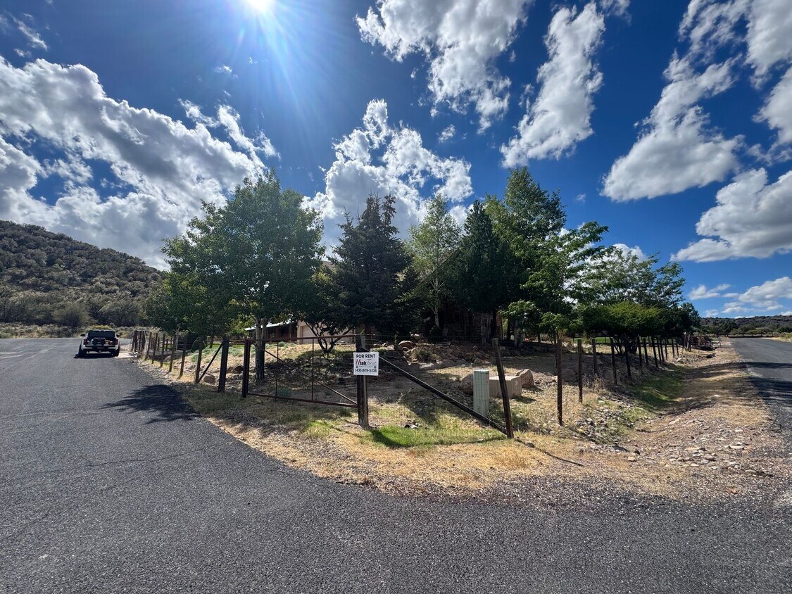 Foto principal - Beautiful Pine Valley Home!