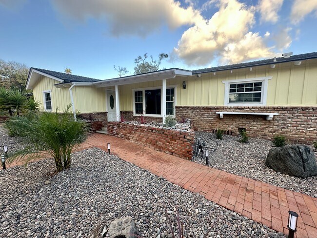 Building Photo - 9071 Paradise Park Dr