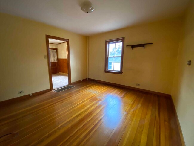 Building Photo - 35 Hinckley St