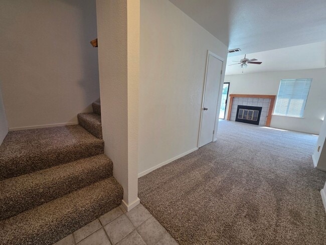 Building Photo - 1128 N Manzanita St