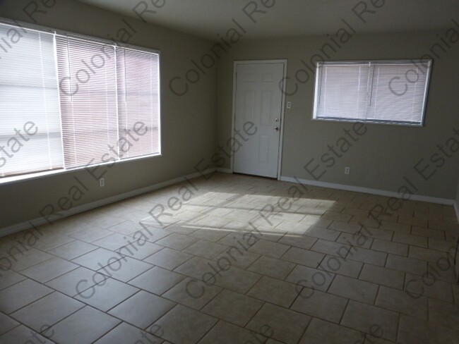 Foto del edificio - Spacious and updated 3 bedroom 2 bathroom ...