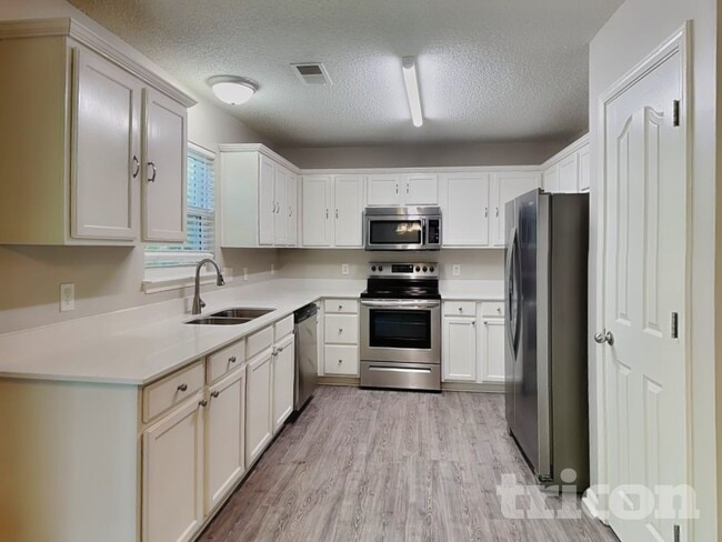 Building Photo - 5940 Briggs Dr
