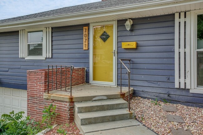 Photo - 7071 Izard St (Omaha, NE) House