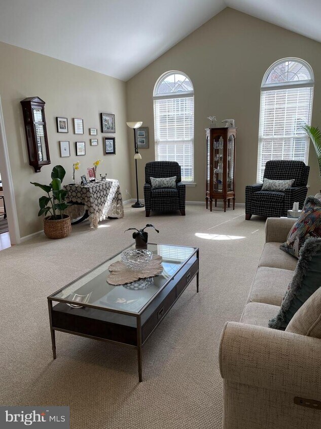 Foto principal - 614 Bellflower Rd