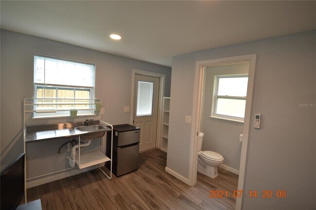 Building Photo - 811 W 124th Ave