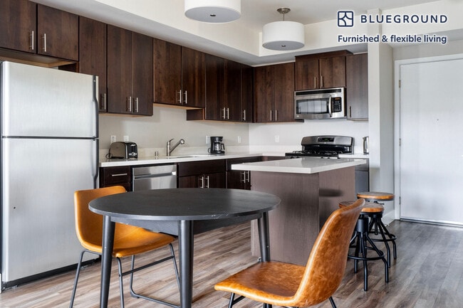 Building Photo - 565 San Antonio Rd