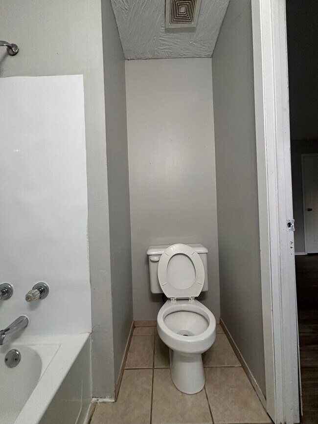 Foto del edificio - 3 bedroom 2 bathroom 2 car garage