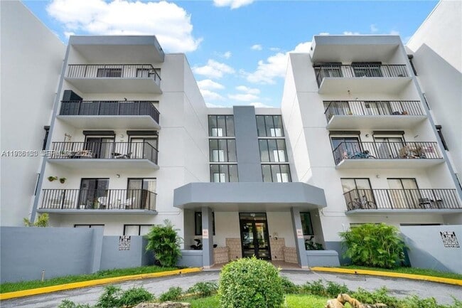 Photo - 1820 W 53rd St Apartment