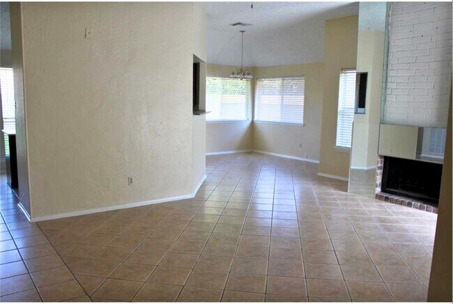Building Photo - 347 Richvale Ln