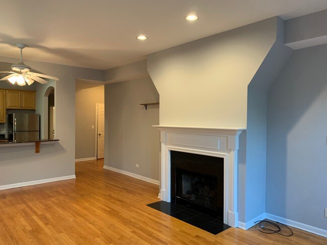 Building Photo - 4212 N Ashland Ave