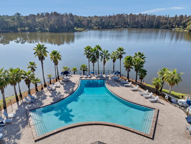 Piscina principal - Carlton Arms North