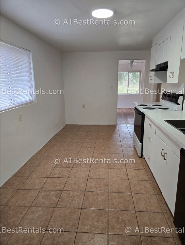 Building Photo - 5017 Parker Rd